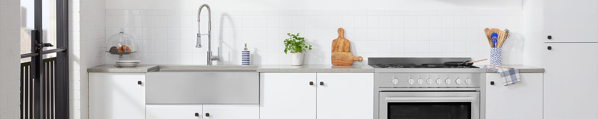 Crosstown Farmhouse Sink in Kitchen